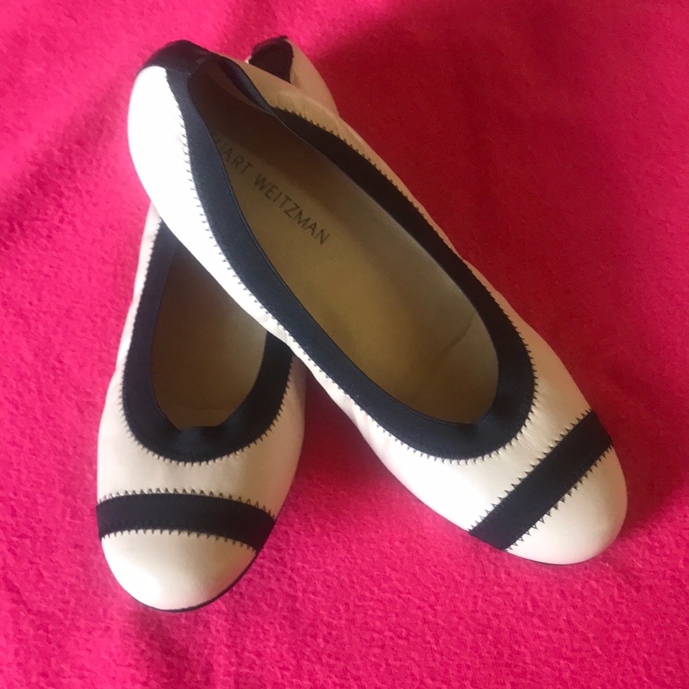 Stuart Weitzman Black and Light Beige Ballet Flats in 10.5M